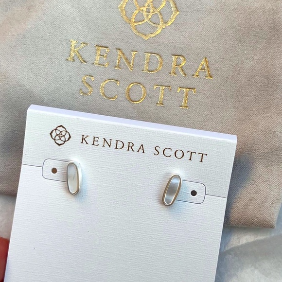 Kendra Scott Mae Silver Stud Earrings in Ivory Pearl - Picture 1 of 5